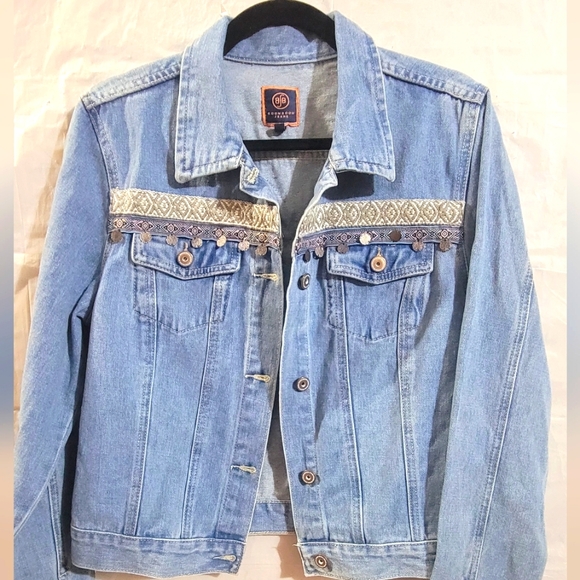 NWOT Embroidered Bohemian Decorated Fringe Denim Jean Jacket - Picture 4 of 6